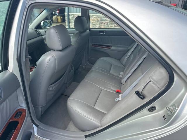 Photo of 2005 Lunar Mist Metallic Toyota Camry