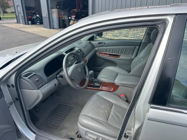 Photo of 2005 Lunar Mist Metallic Toyota Camry