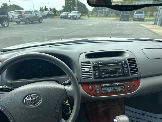 Photo of 2005 Lunar Mist Metallic Toyota Camry