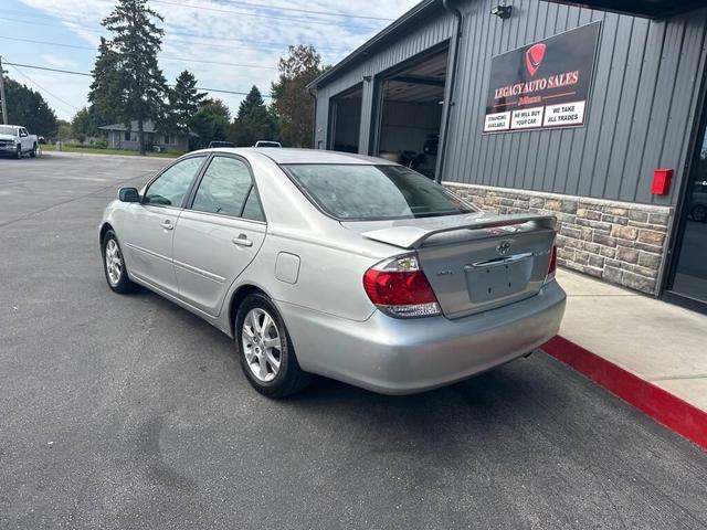 Photo of 2005 Lunar Mist Metallic Toyota Camry