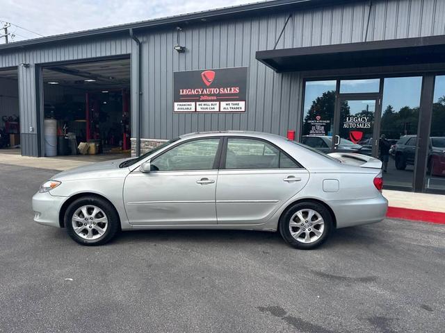 Photo of 2005 Lunar Mist Metallic Toyota Camry