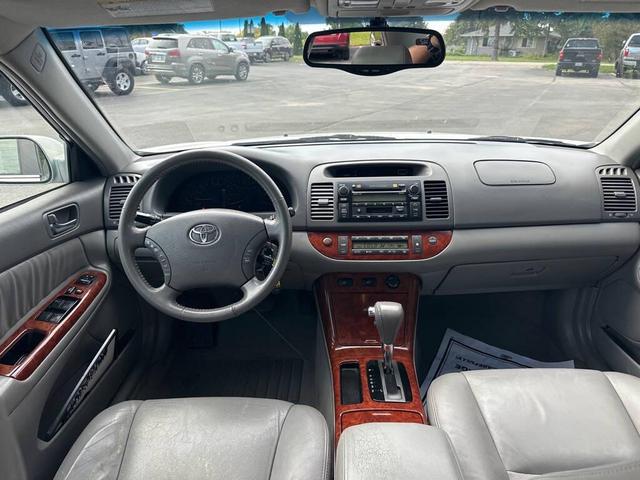 Photo of 2005 Lunar Mist Metallic Toyota Camry