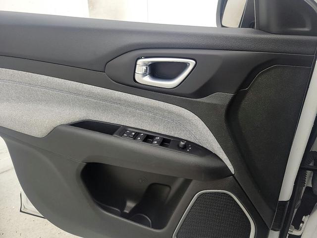 Photo of 2022 White Jeep Compass