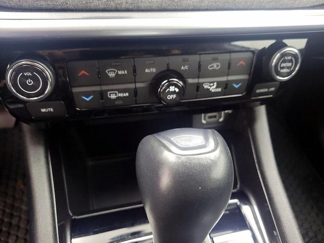 Photo of 2022 White Jeep Compass