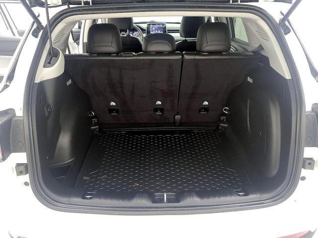 Photo of 2022 White Jeep Compass