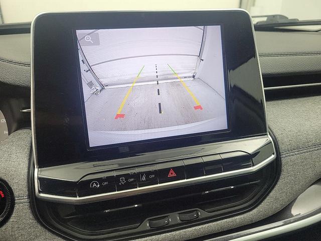 Photo of 2022 White Jeep Compass