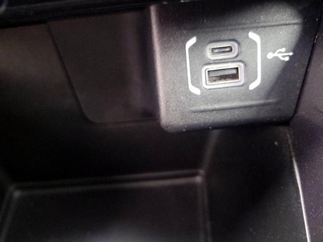 Photo of 2022 White Jeep Compass