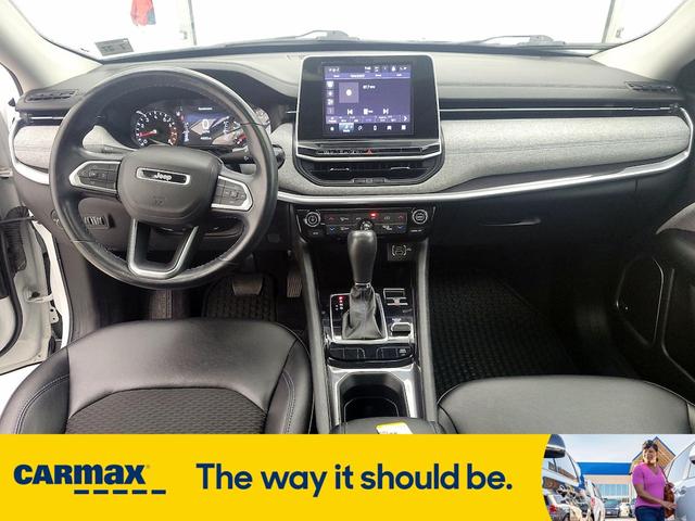 Photo of 2022 White Jeep Compass