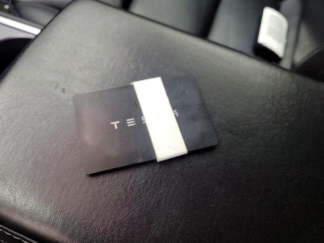 Photo of 2021 Gray Tesla Model 3