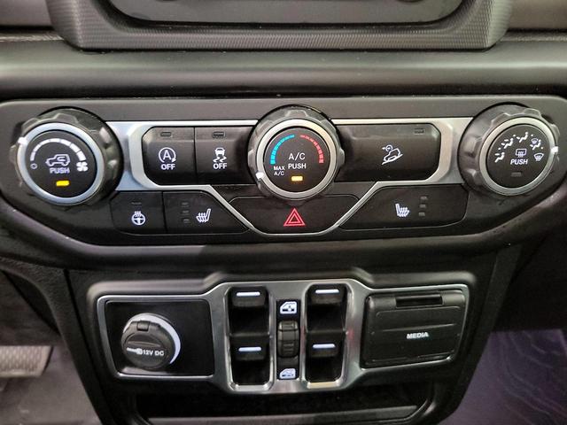 Photo of 2020 Blue Jeep Wrangler