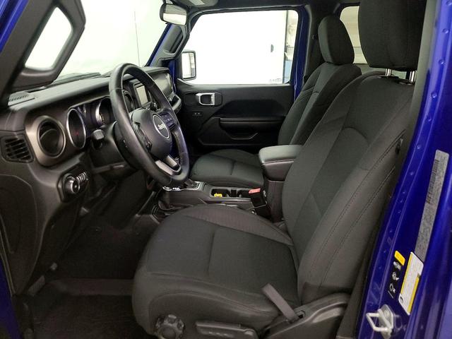 Photo of 2020 Blue Jeep Wrangler