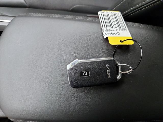 Photo of 2023 White Kia K5