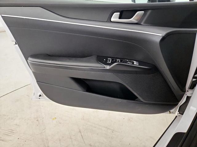 Photo of 2023 White Kia K5