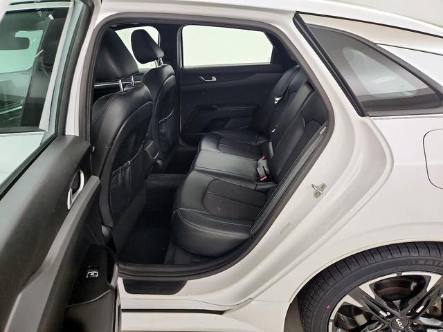 Photo of 2023 White Kia K5