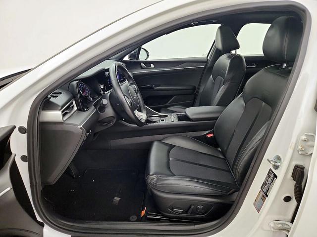 Photo of 2023 White Kia K5
