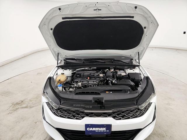 Photo of 2023 White Kia K5