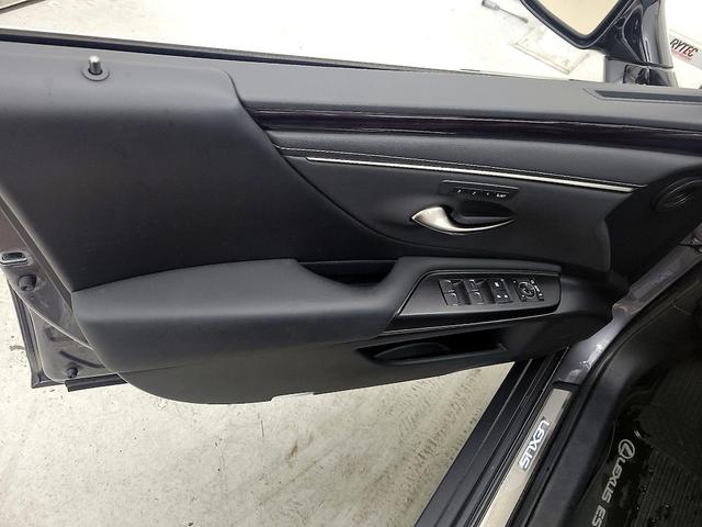 Photo of 2021 Gray Lexus ES 350