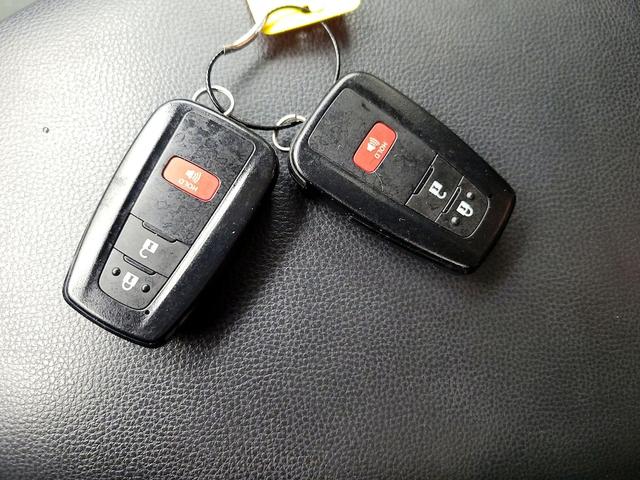 Photo of 2021 Gray Toyota RAV4