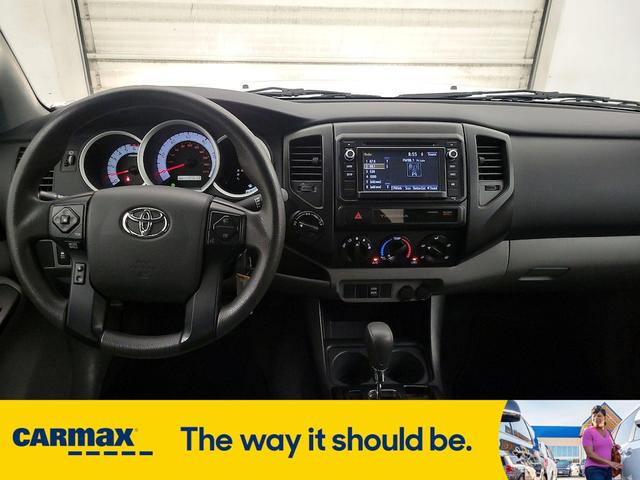 Photo of 2015 White Toyota Tacoma