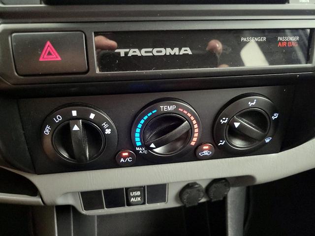 Photo of 2015 White Toyota Tacoma