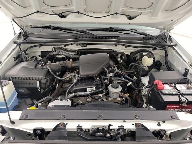 Photo of 2015 White Toyota Tacoma