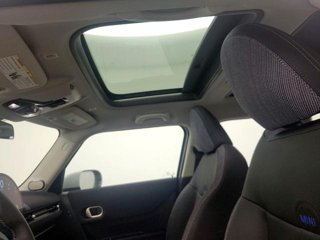 Photo of 2025 Green MINI Hardtop