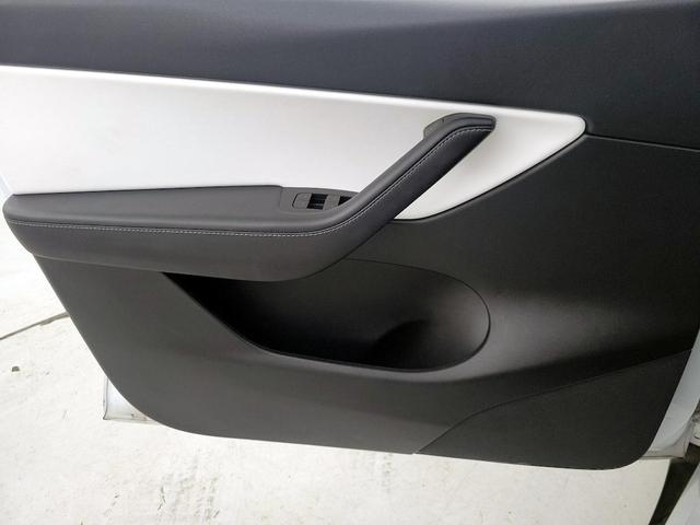 Photo of 2022 White Tesla Model Y