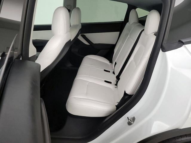 Photo of 2022 White Tesla Model Y