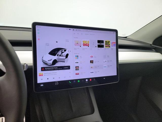 Photo of 2022 White Tesla Model Y