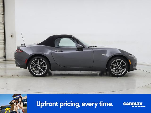 Photo of 2021 Gray Mazda MX-5 Miata
