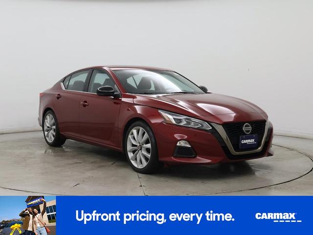 Photo of 2020 Red Nissan Altima