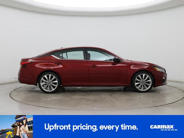 Photo of 2020 Red Nissan Altima