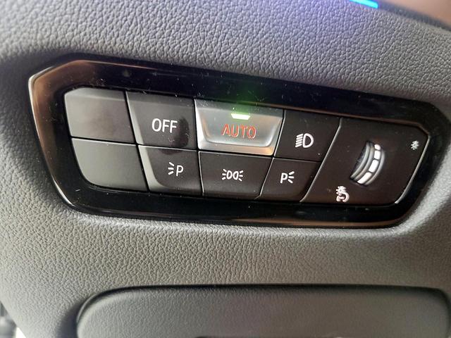 Photo of 2021 White BMW 330