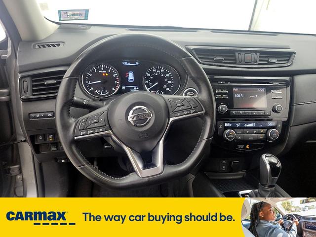 Photo of 2017 Gray Nissan Rogue