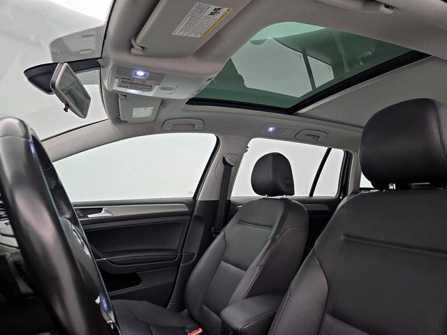 Photo of 2015 Black Volkswagen Golf