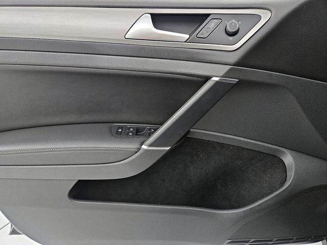 Photo of 2015 Black Volkswagen Golf