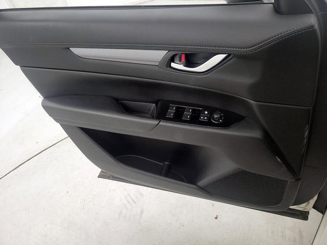 Photo of 2022 White Mazda CX-5