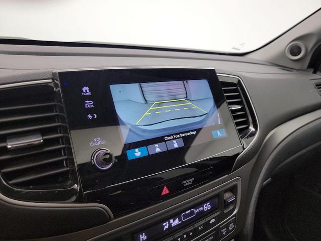 Photo of 2022 Gray Honda Pilot
