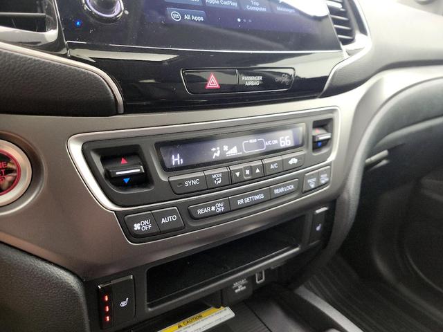 Photo of 2022 Gray Honda Pilot