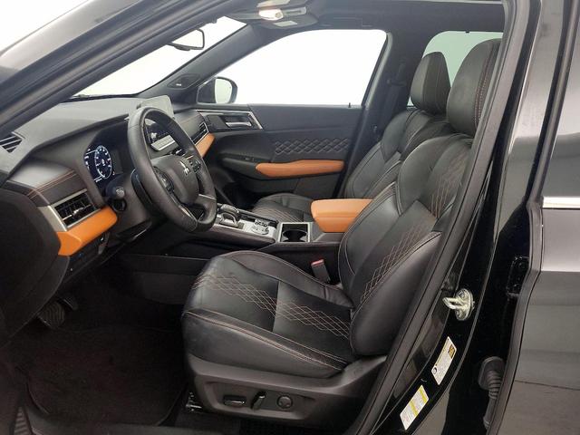 Photo of 2023 Black Mitsubishi Outlander