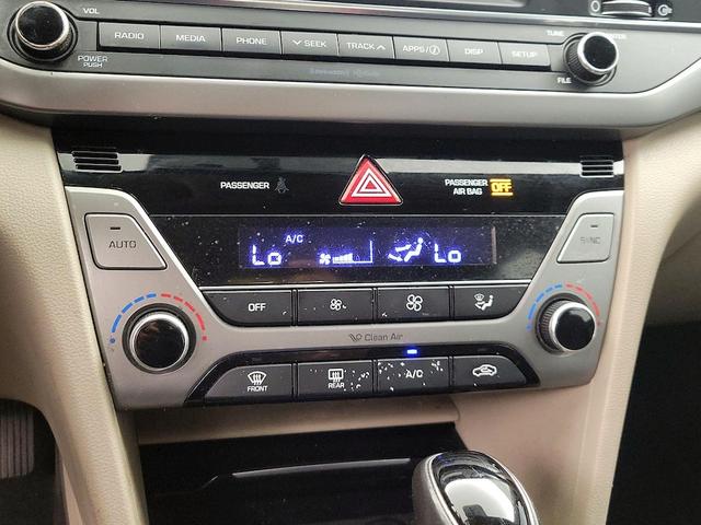 Photo of 2017 Gold Hyundai ELANTRA