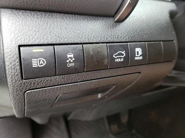 Photo of 2022 White Toyota Camry