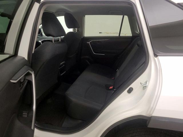 Photo of 2021 White Toyota RAV4