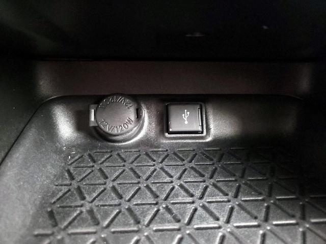 Photo of 2021 White Toyota RAV4