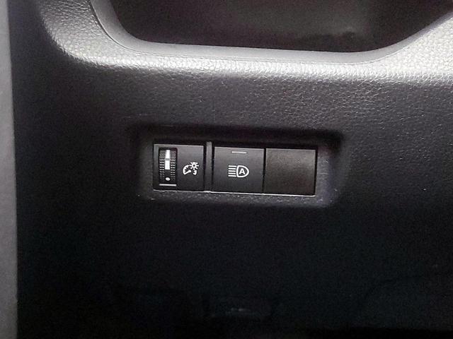 Photo of 2021 White Toyota RAV4