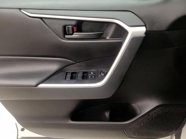 Photo of 2021 White Toyota RAV4