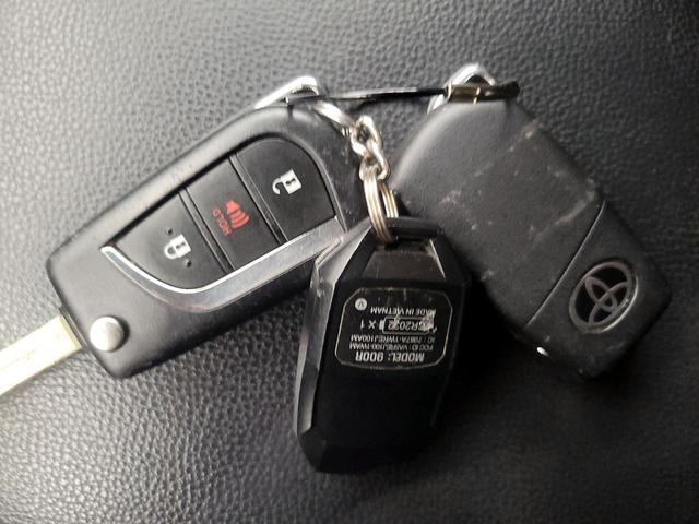 Photo of 2021 White Toyota RAV4