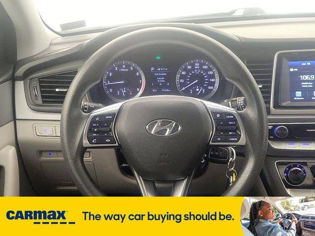 Photo of 2018 White Hyundai SONATA