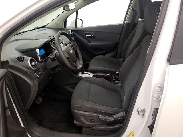 Photo of 2016 White Chevrolet Trax
