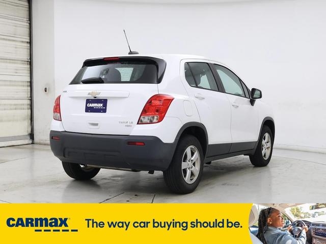 Photo of 2016 White Chevrolet Trax